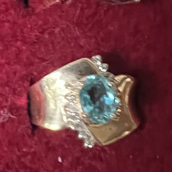 Jewelry - Elegant Gold Ring with Blue Gemstone